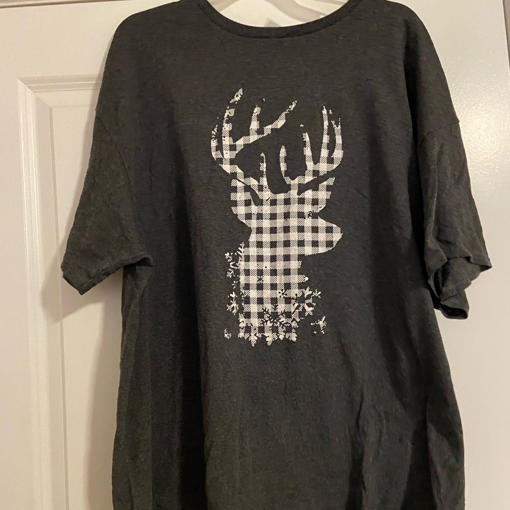 Buffalo plaid deer head T-shirt